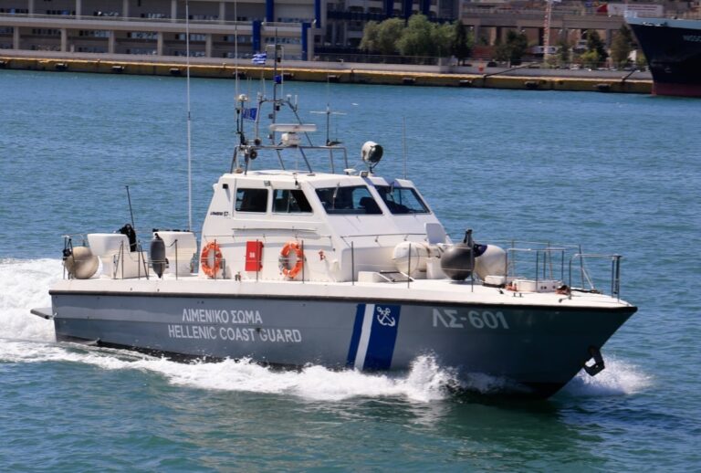 Συναγερμός στον Πόρο: Προσάραξη θαλαμηγού με δύο επιβαίνοντες