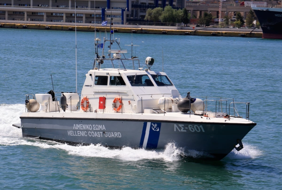 Συναγερμός στον Πόρο: Προσάραξη θαλαμηγού με δύο επιβαίνοντες