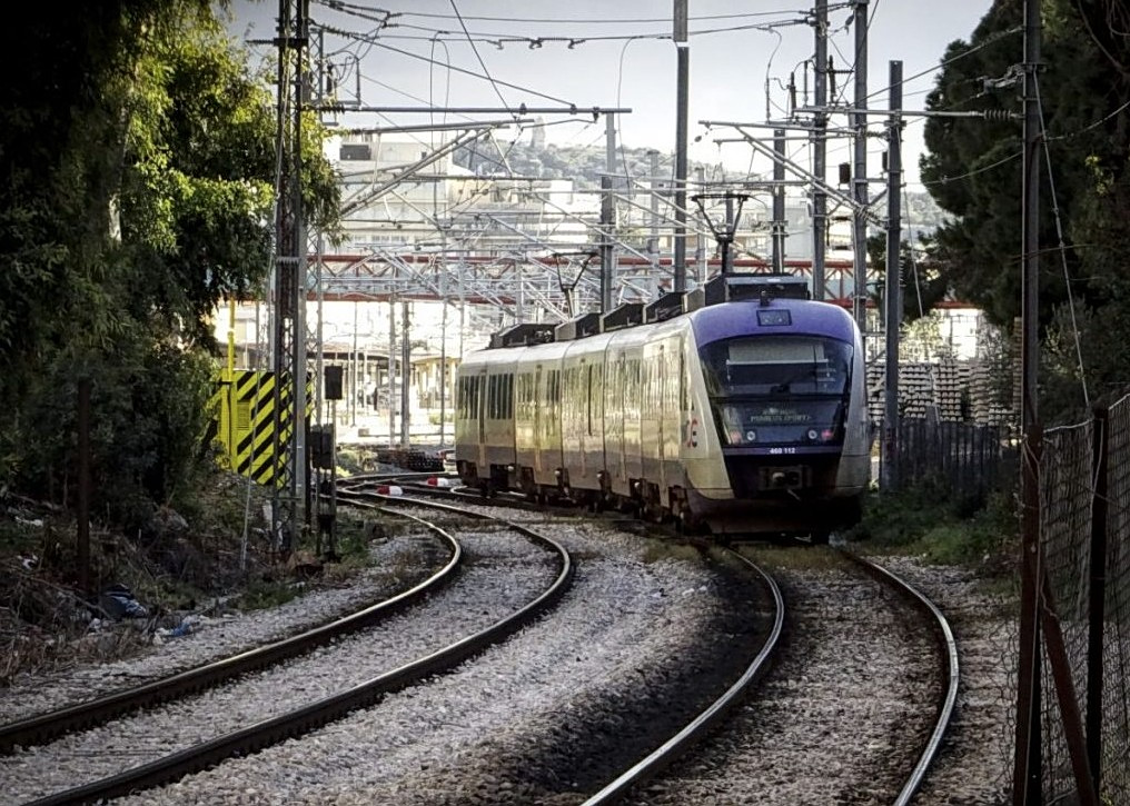 Σημαντικές καθυστερήσεις στον Προαστιακό Αθηνών λόγω τεχνικού προβλήματος στη Δουκίσσης Πλακεντίας