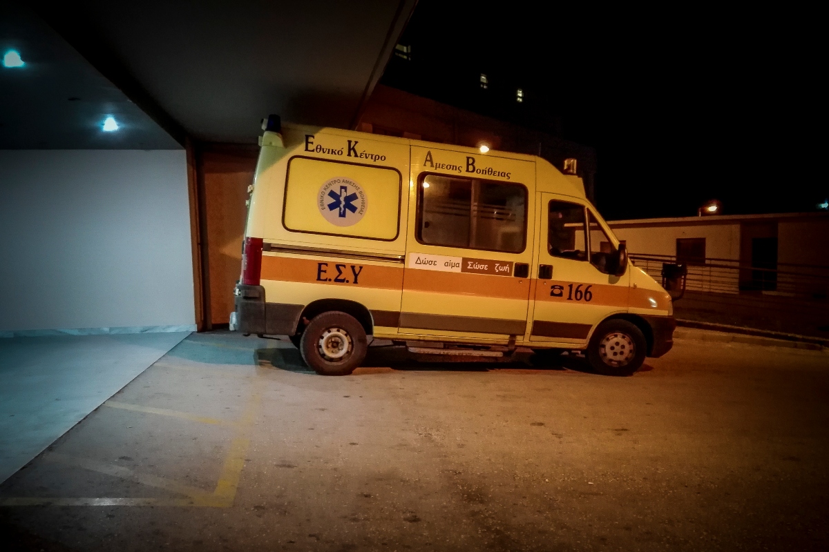 Σοβαρό Τροχαίο στην Πετρούπολη: Πεζός Παρασύρθηκε από Αυτοκίνητο και Νοσηλεύεται σε Κρίσιμη Κατάσταση