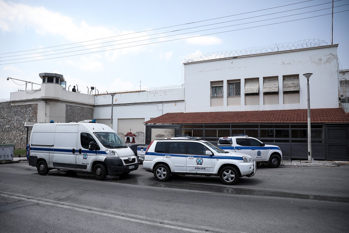 Κύκλωμα στις φυλακές Κορυδαλλού: Κακοποίηση κρατουμένων και ζήτηση χρημάτων