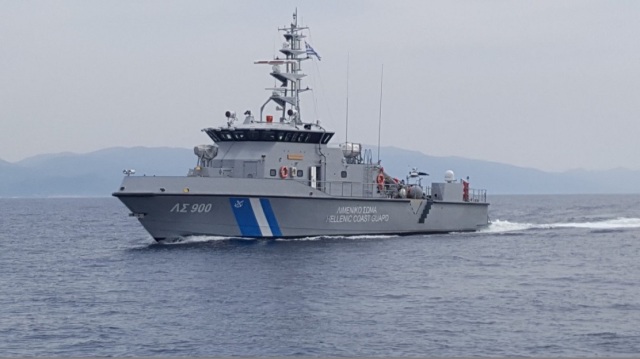 Εντοπίστηκαν 96 παράτυποι μετανάστες σε δύο λέμβους στη θαλάσσια περιοχή των Καλών Λιμένων