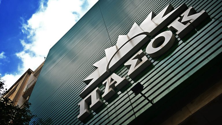 Αντιπαράθεση κυβέρνησης – ΠΑΣΟΚ: «Στο Μαξίμου μπέρδεψαν τα σημειώματα»