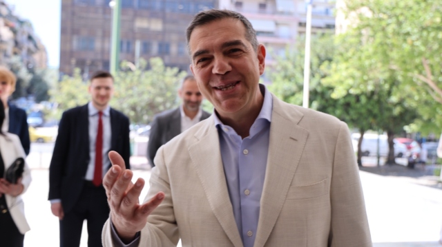 Ο Αλέξης Τσίπρας καταθέτει την ιδρυτική διακήρυξη του ΕΛΑΣ στον Άρειο Πάγο