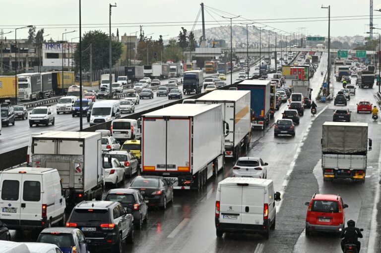 Καραμπόλα στη Λεωφόρο Κηφισού: Πέντε οχήματα εμπλεκόμενα