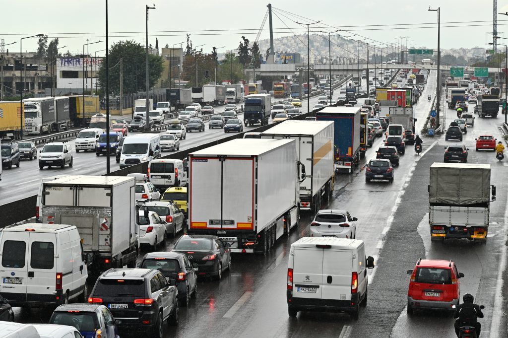 Καραμπόλα στη Λεωφόρο Κηφισού: Πέντε οχήματα εμπλεκόμενα