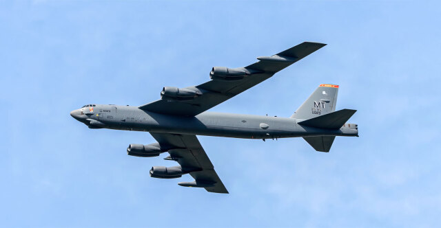 Βομβαρδιστικό B-52 συνετρίβη στην Καλιφόρνια