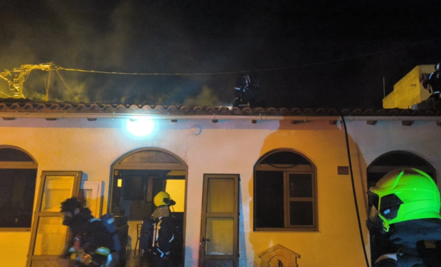 Φωτιά σε εκκλησία στο Ηράκλειο: Φθορές στη σκεπή και στο εσωτερικό του ναού