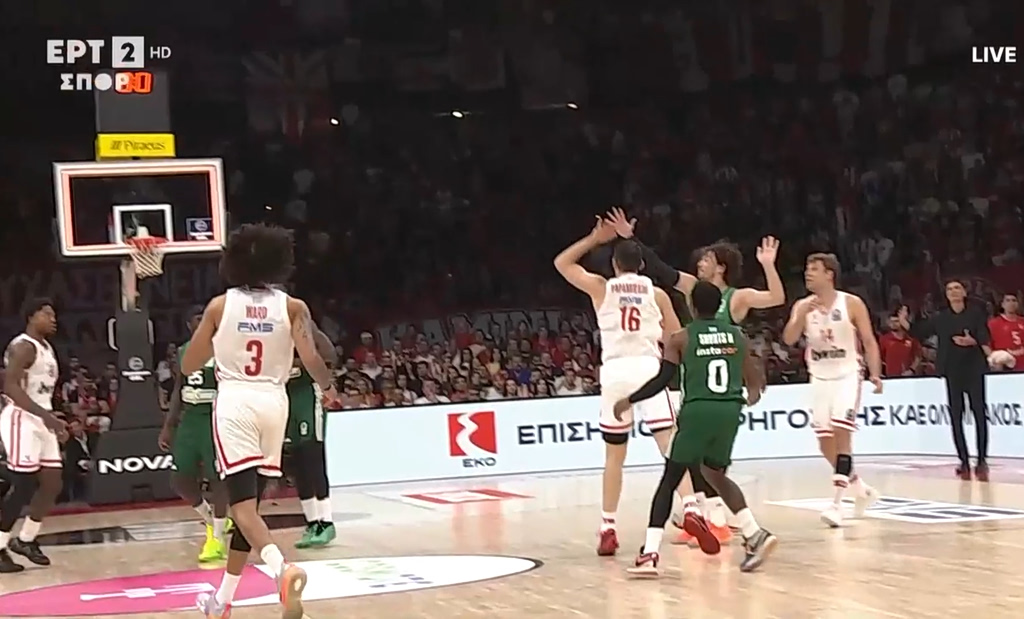 Τρελό Buzzer Beater από τον Παπανικολάου στο Ολυμπιακό – Παναθηναϊκό
