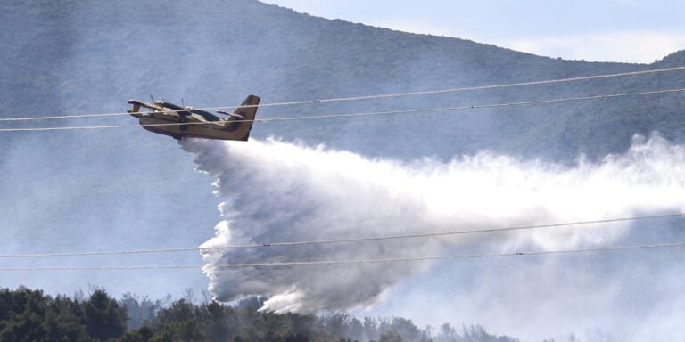 Φωτιά στη Ροδόπη: Συνεχίζονται οι επιχειρήσεις κατάσβεσης