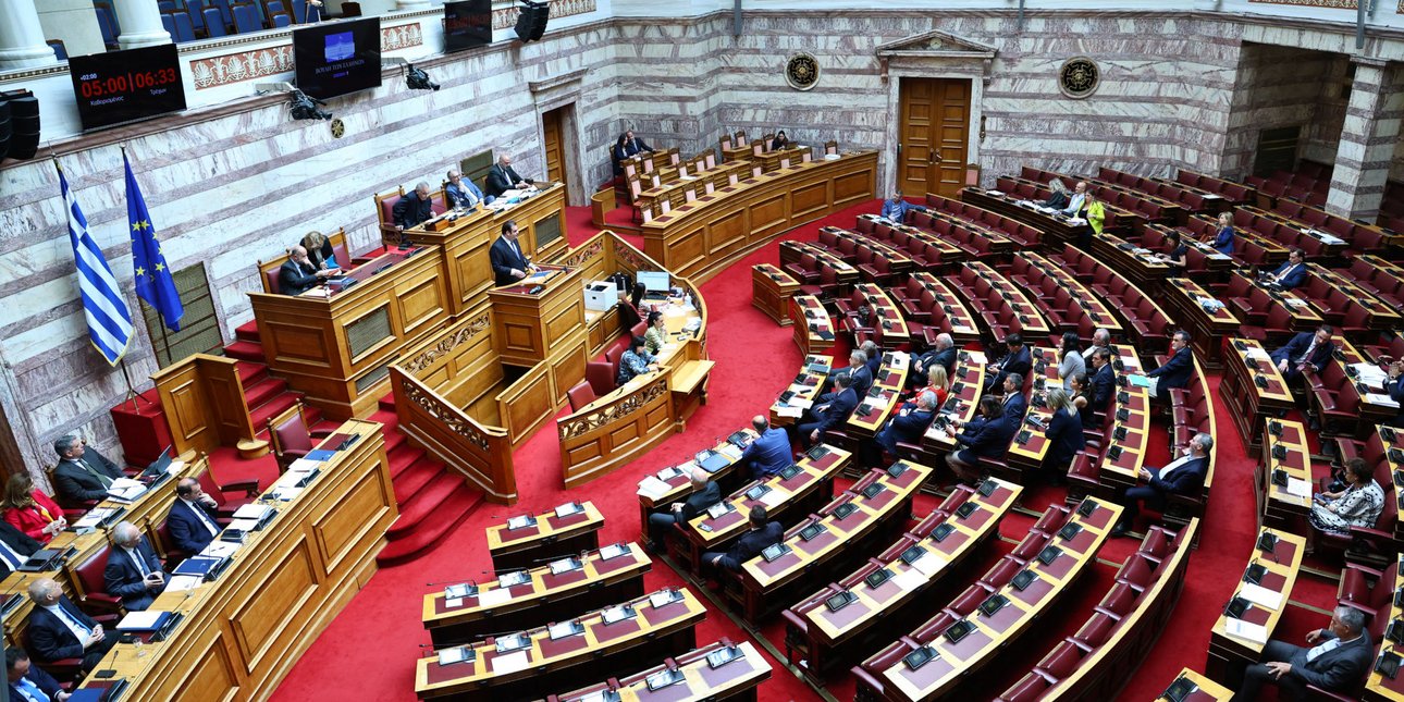 Η Επιτροπή Αναθεώρησης του Συντάγματος συστήνεται τον Ιούνιο