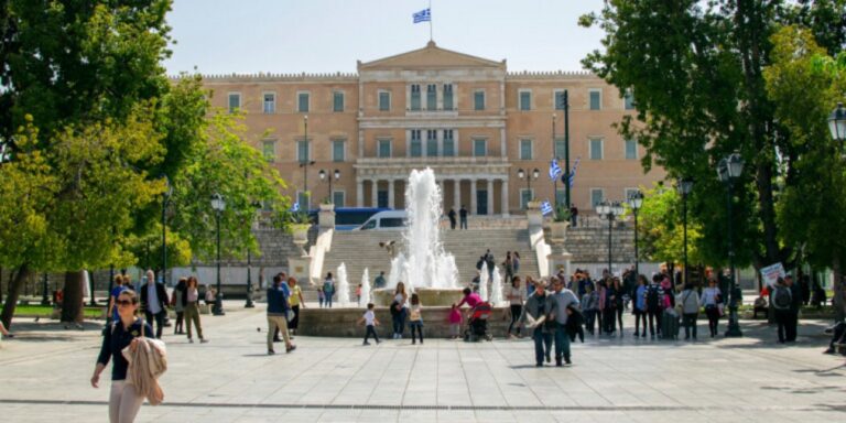 Πληρωμές από e-ΕΦΚΑ και ΔΥΠΑ: 50,4 εκατ. ευρώ σε 48.150 δικαιούχους