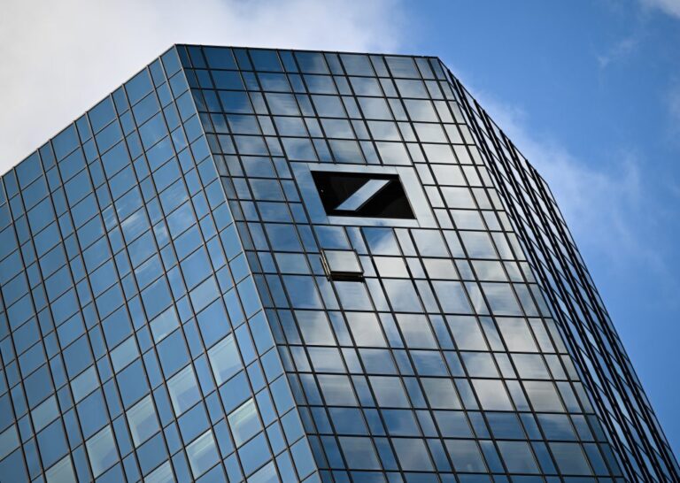 Έφοδος στα γραφεία της Deutsche Bank: Η έρευνα για το σκάνδαλο cum-cum