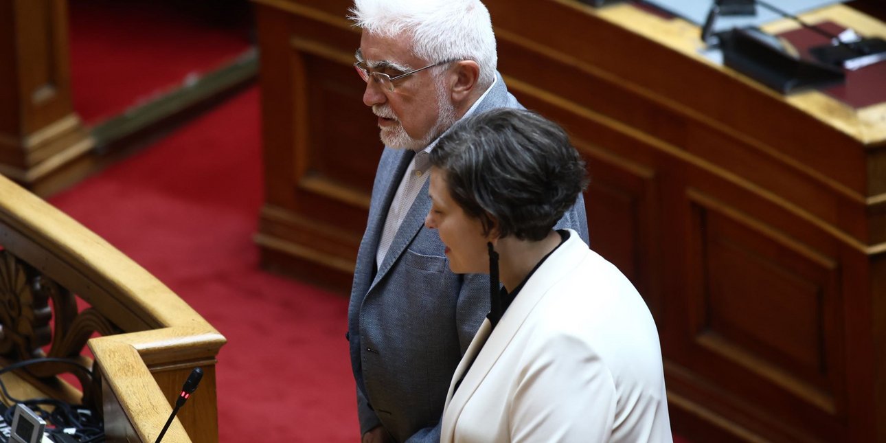 Νέοι βουλευτές του ΣΥΡΙΖΑ: Οι Θεοδώρα Ακριώτου και Ιωάννης Καριπίδης ορκίστηκαν στη Βουλή