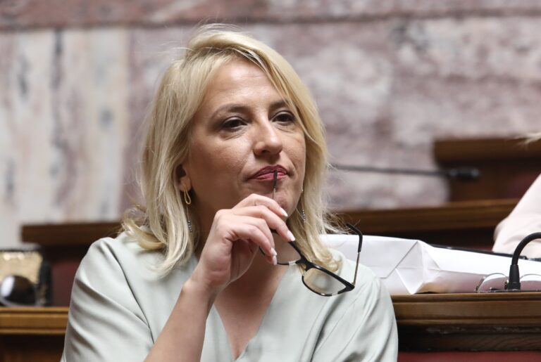 Η Ρένα Δούρου μοναδική υποψήφια για την προεδρία της ΚΟ του ΣΥΡΙΖΑ