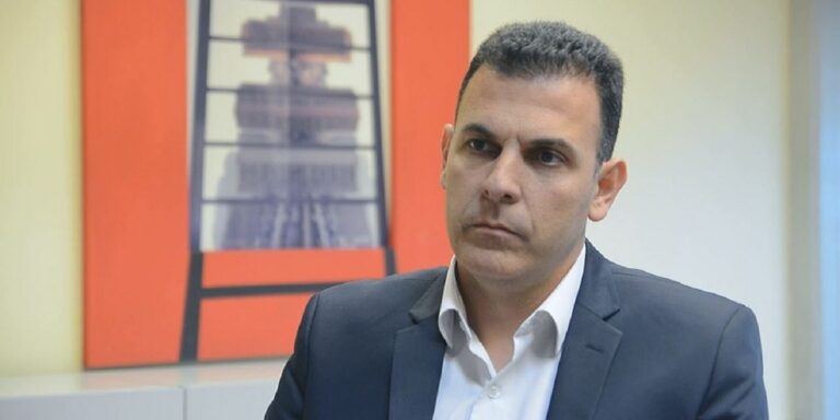 Παραιτήθηκε ο Γιώργος Καραμέρος από τον ΣΥΡΙΖΑ και τη βουλευτική έδρα