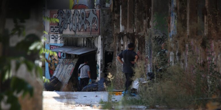 Θρίλερ στην Κυψέλη: Βρέθηκε σορός γυναίκας σε βαλίτσα