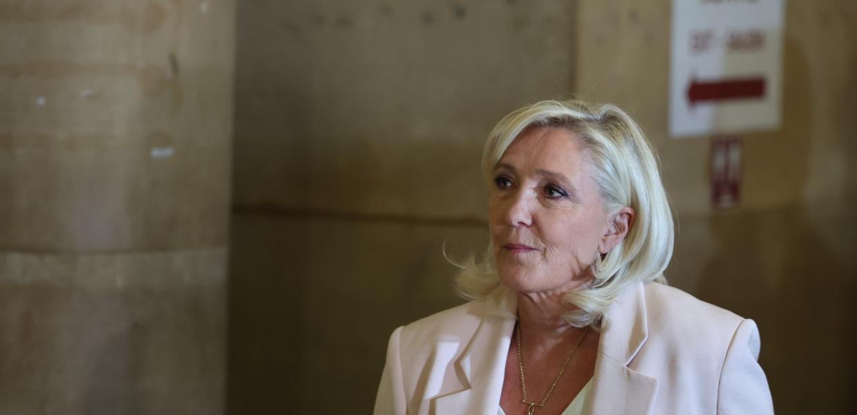 Η Μαρίν Λεπέν ανακοίνωσε την υποψηφιότητά της για τις προεδρικές εκλογές του 2027