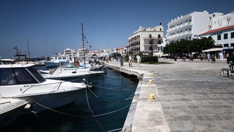 Νεκρός 67χρονος επιβάτης σε πλοίο που εκτελούσε το δρομολόγιο Τήνος-Άνδρος