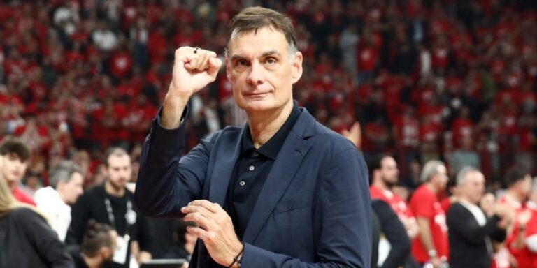Ο Γιώργος Μπαρτζώκας αναδείχθηκε προπονητής της χρονιάς στη GBL για πέμπτη φορά