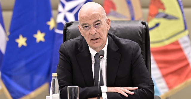 Δένδιας: Βαθύτατη θλίψη για τους δύο πυροσβέστες που έχασαν τη ζωή τους
