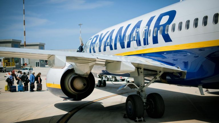 Η Εφιαλτική Πτήση της Ryanair: Η Ιστορία της 34χρονης που Έσωσε τον Σέρβο