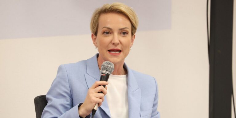 Σδούκου για Σγουρό: Ζητά διαγραφή από τον Ανδρουλάκη