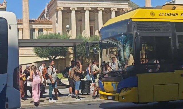 Συγκρούση Λεωφορείου με Τρόλεϊ στη Πανεπιστημίου