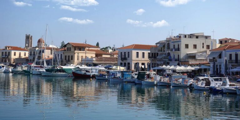 Σύγκρουση θαλαμηγού με ελλιμενισμένα σκάφη στο λιμάνι της Αίγινας