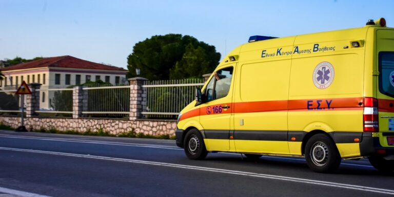 Θανατηφόρο τροχαίο στους Αγίους Αναργύρους: 76χρονος παρασύρθηκε από 28χρονη οδηγό σε ΙΧ