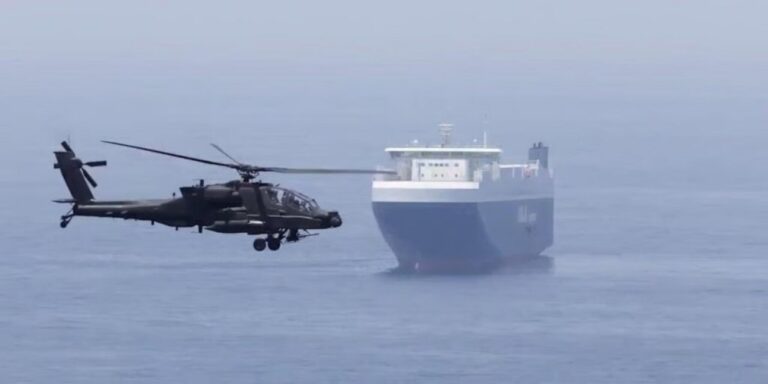 ΗΠΑ: Πυρά κατά πλοίου που παραβίασε τον αποκλεισμό του Ιράν