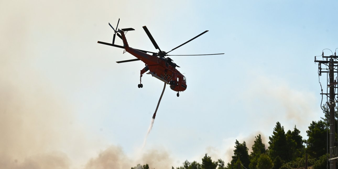 Φωτιά στον Λουτρόπυργο Αττικής: 5 εναέρια μέσα επιχειρούν την κατάσβεση