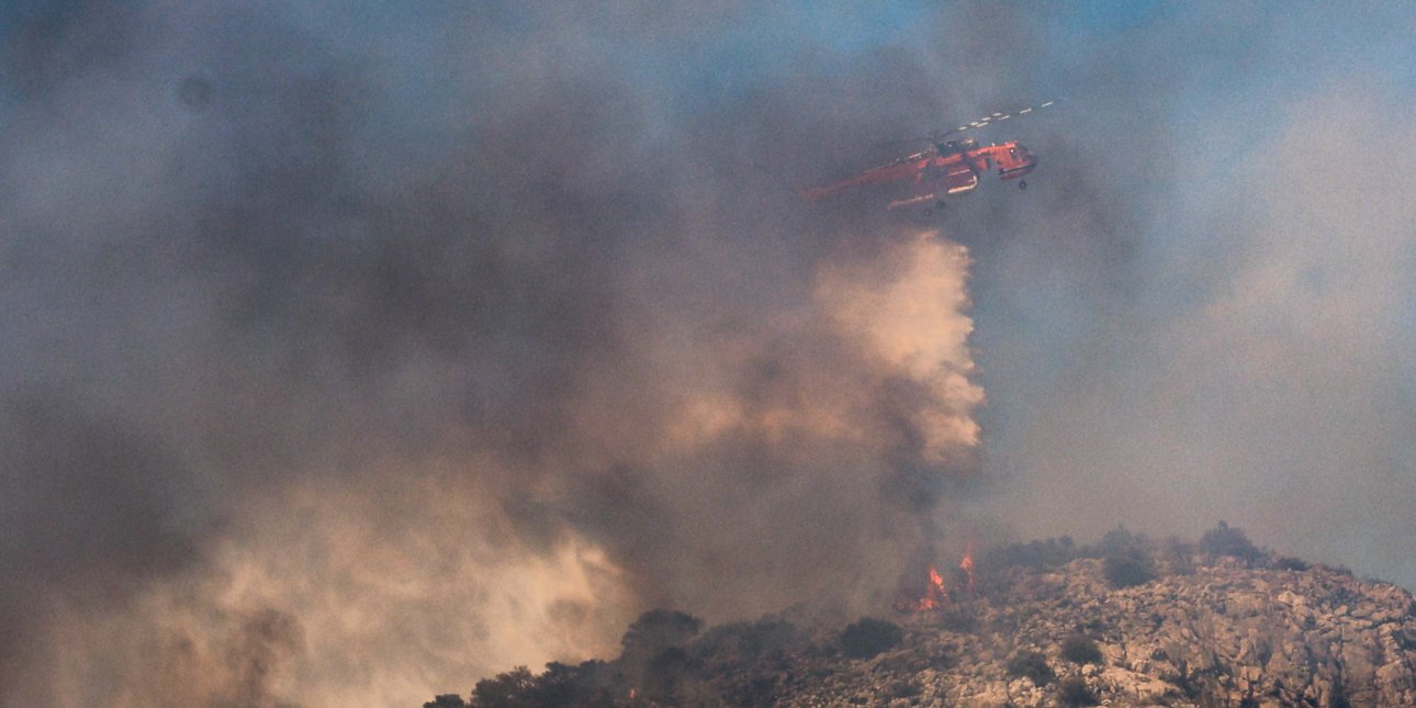Φωτιά στη δασική έκταση της Χίου: Πέντε εναέρια, 35 πυροσβέστες και εθελοντές σε αγώνα ενάντια στις φλόγες