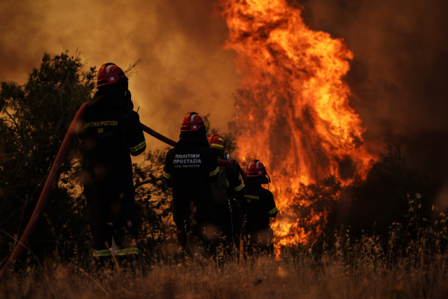 Δύο συλλήψεις για τις φωτιές σε Σκύρο και Λακωνία