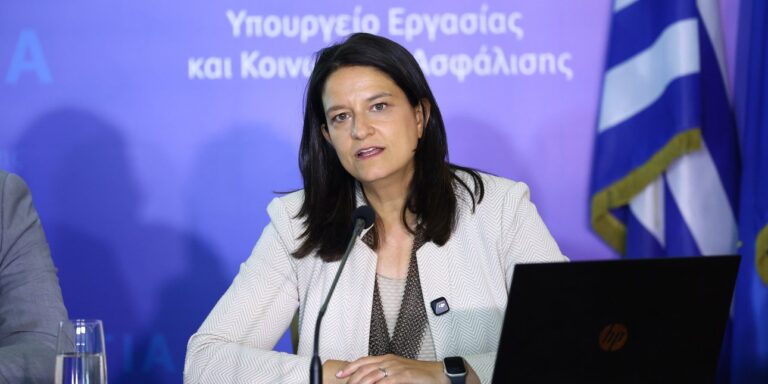 Κεραμέως κατηγορεί τον Τσίπρα και την ΕΛ.Α.Σ. για «μνημείο πολιτικού θράσους» στη διαμάχη για τις συντάξεις χηρείας