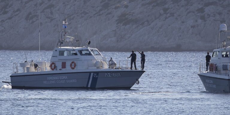 Συγκρούστηκαν δύο τουριστικά σκάφη στους Αντίπαξους