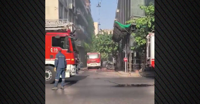Πυρκαγιά σε εγκαταλελειμμένο κτήριο στην 3η Σεπτεμβρίου: οι αρχές ελέγχουν την κατάσταση