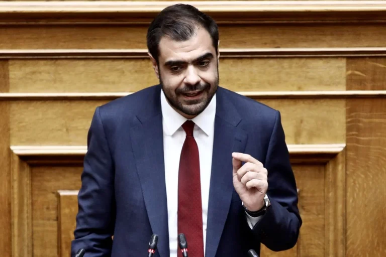 Η υπερψήφιση της Έλενας Ακρίτα: Πολιτικό σκανάκι ή στρατηγική κίνηση του ΠΑΣΟΚ;