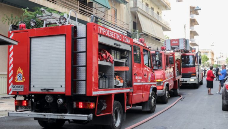 Πυρκαγιά σε συνεργείο αυτοκινήτων στη Θεσσαλονίκη