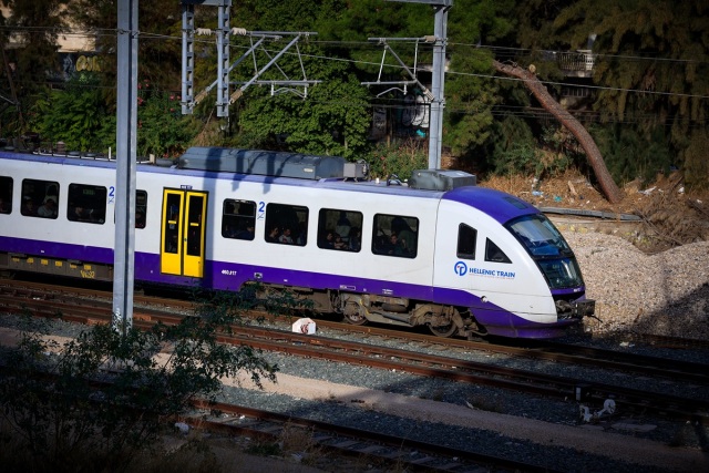 Πυρκαγιά στον Ασπροπύργο διακόπτει τη σιδηροδρομική γραμμή Άνω Λιόσια – Νέα Πέραμος