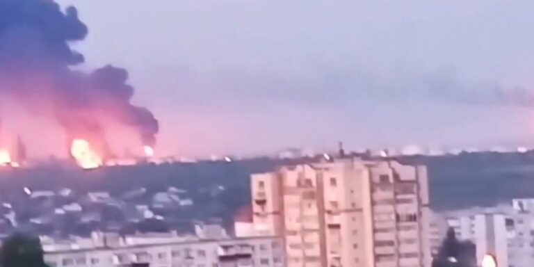 Ρωσία: Πυρκαγιά σε διυλιστήριο πετρελαίου μετά από ουκρανική επίθεση με drones