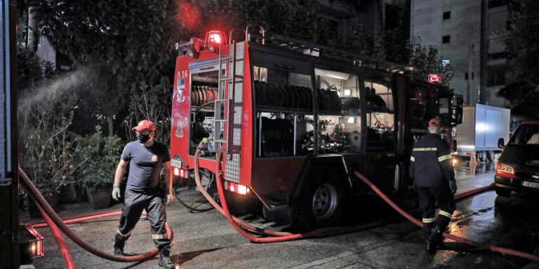 Φωτιά σε κατάστημα στο Παλαιό Φάληρο: Προληπτική εκκένωση πολυκατοικίας