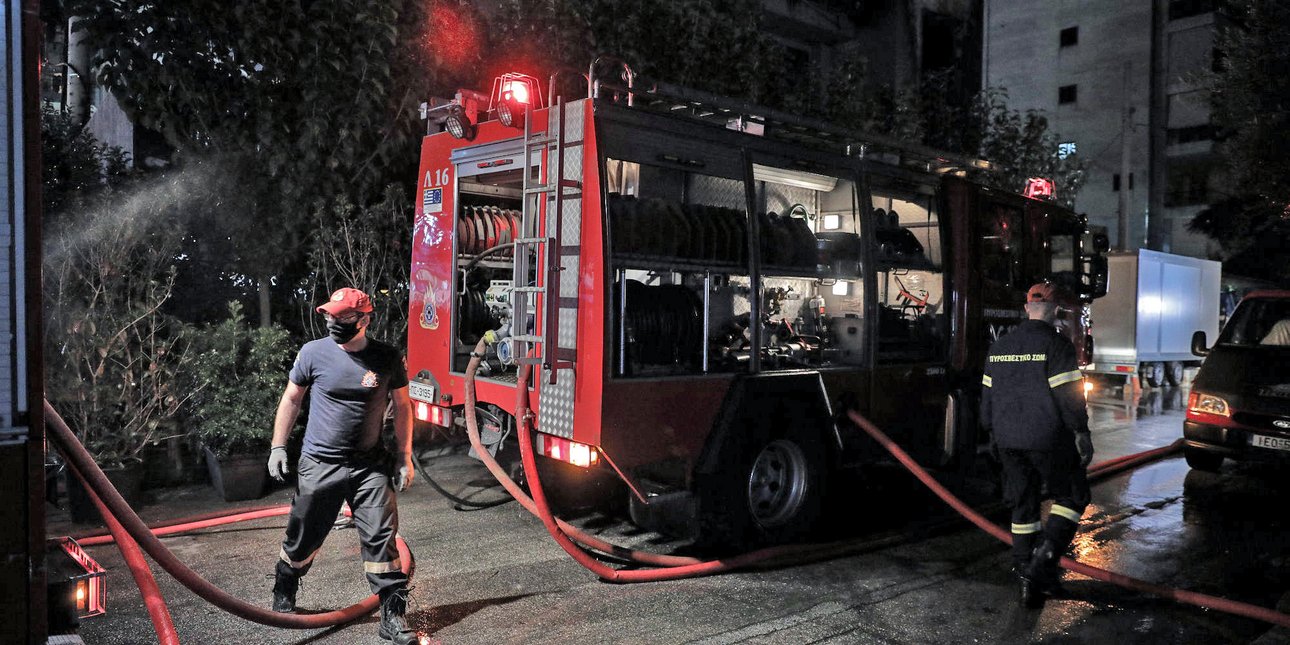 Φωτιά σε κατάστημα στο Παλαιό Φάληρο: Προληπτική εκκένωση πολυκατοικίας
