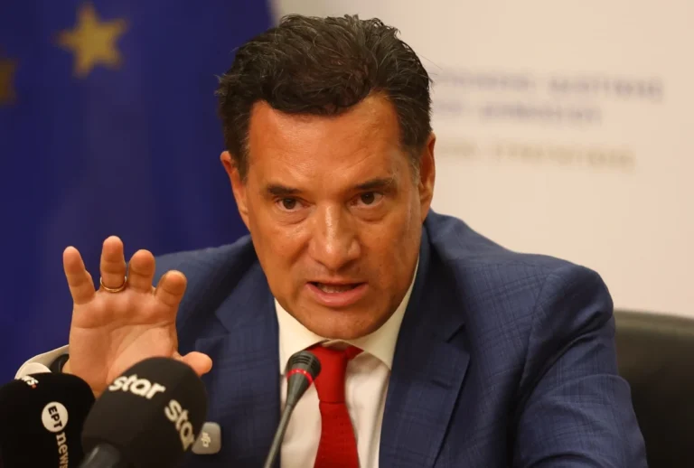 Κόντρα Γεωργιάδη-Μόσιαλου: Η πολιτική διαμάχη γύρω από τον θάνατο του Γιώργου Μαζωνάκη και τον ψηφιακό μετασχηματισμό της υγείας