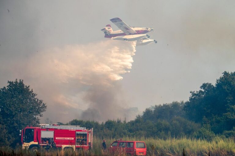 Πολύ υψηλός κίνδυνος πυρκαγιάς στην Αττική και την Εύβοια: τι σημαίνει το Red Code για τους κατοίκους