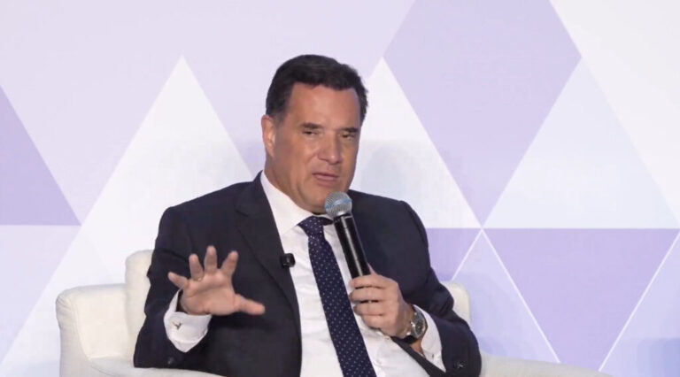 AI στην υγεία: το νέο σύστημα ελέγχου ιδιωτικών ιατρείων προκαλεί αντιδράσεις