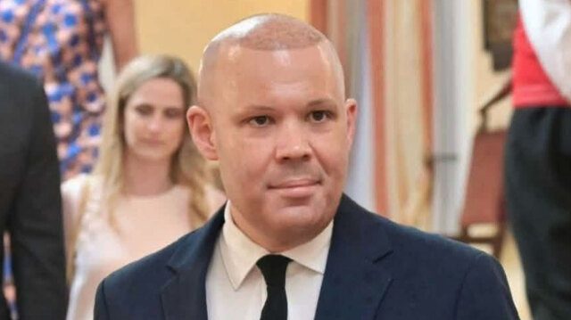 Διπλή Διάψευση: Ο Διοικητής του Ασκληπιείου Βούλας Απορρίπτει τις Φήμες για τον Γιώργο Μαζωνάκη