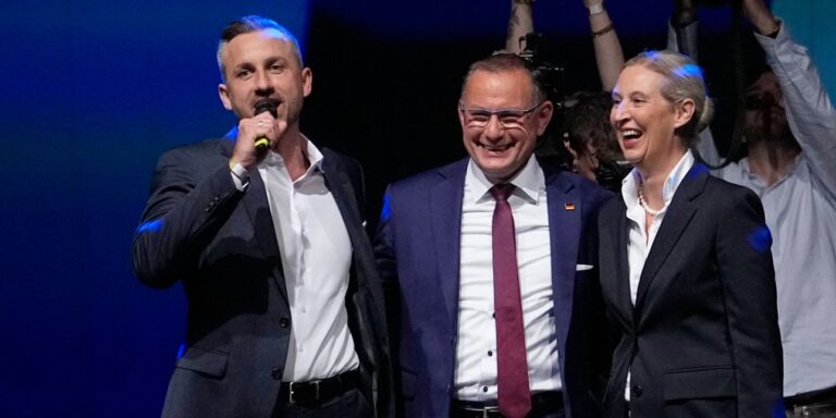 AfD ενισχύει το προβάδισμά της έναντι του Μερτς σε νέα δημοσκόπηση