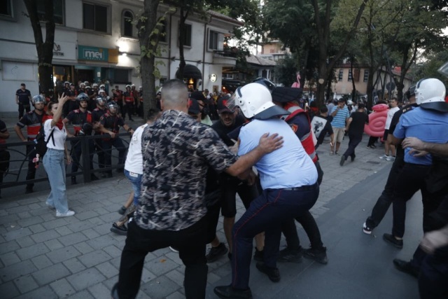 Αλβανία: 101η ημέρα διαδηλώσεων ενάντια στο τουριστικό σχέδιο της οικογένειας Τραμπ
