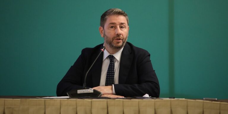 Ανδρουλάκης καταδικάζει την πρόταση της ΝΔ για το άρθρο 86: «Κοροϊδία που αποκαλύπτει τη θεσμική αναξιοπιστία»